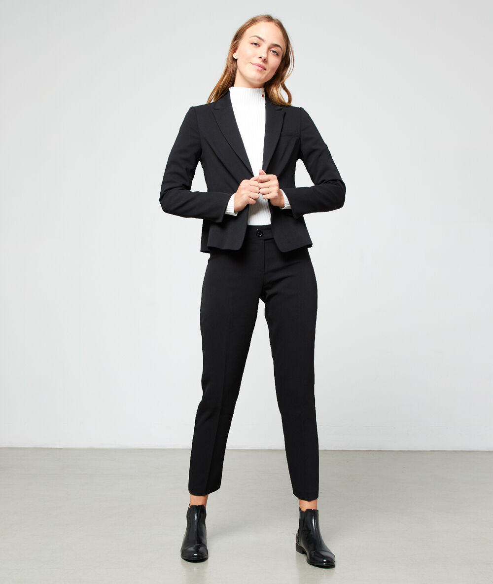 Pantalon carotte à pince noir.