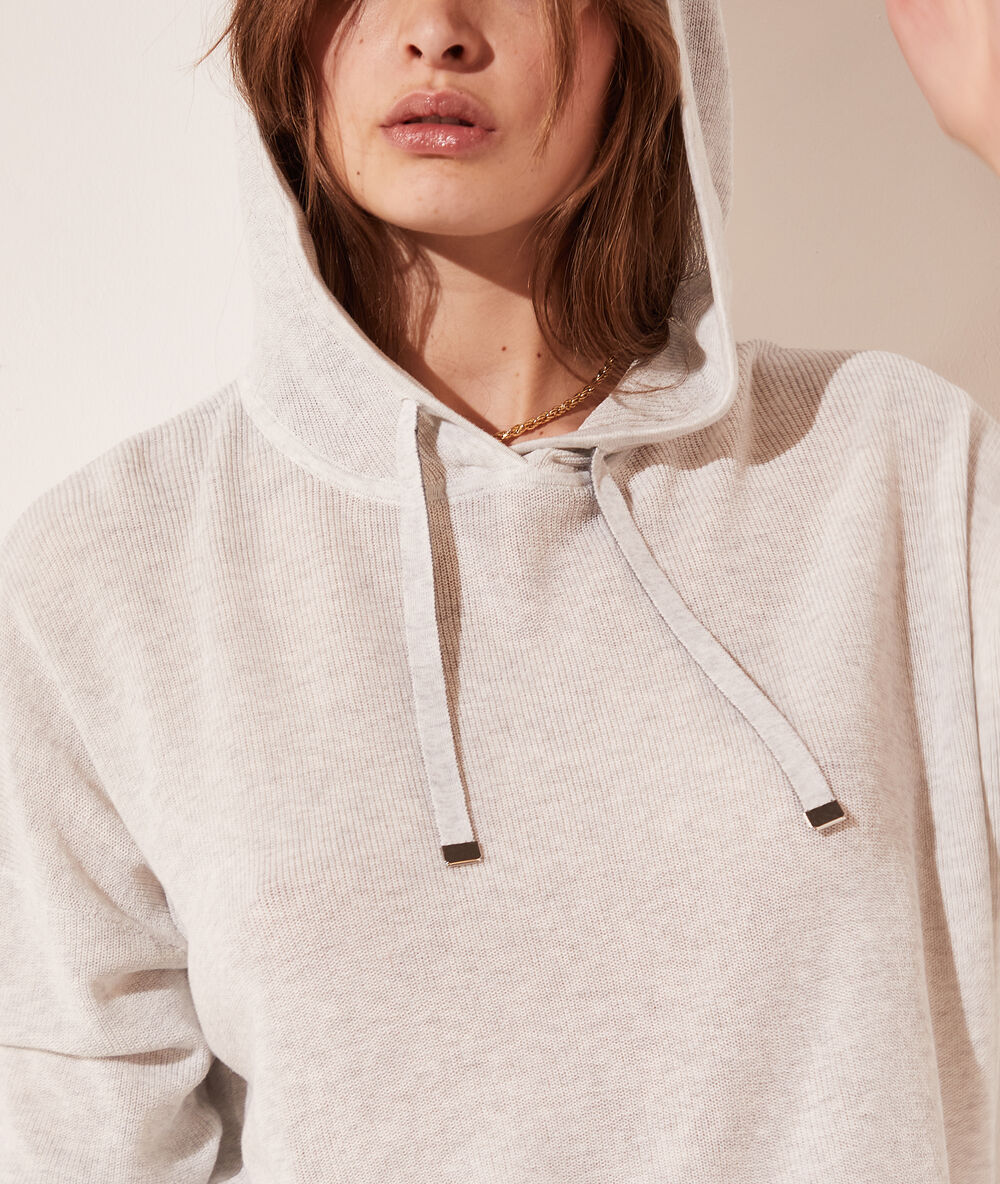 Sweat à capuche en maille éco-responsable gris chine.