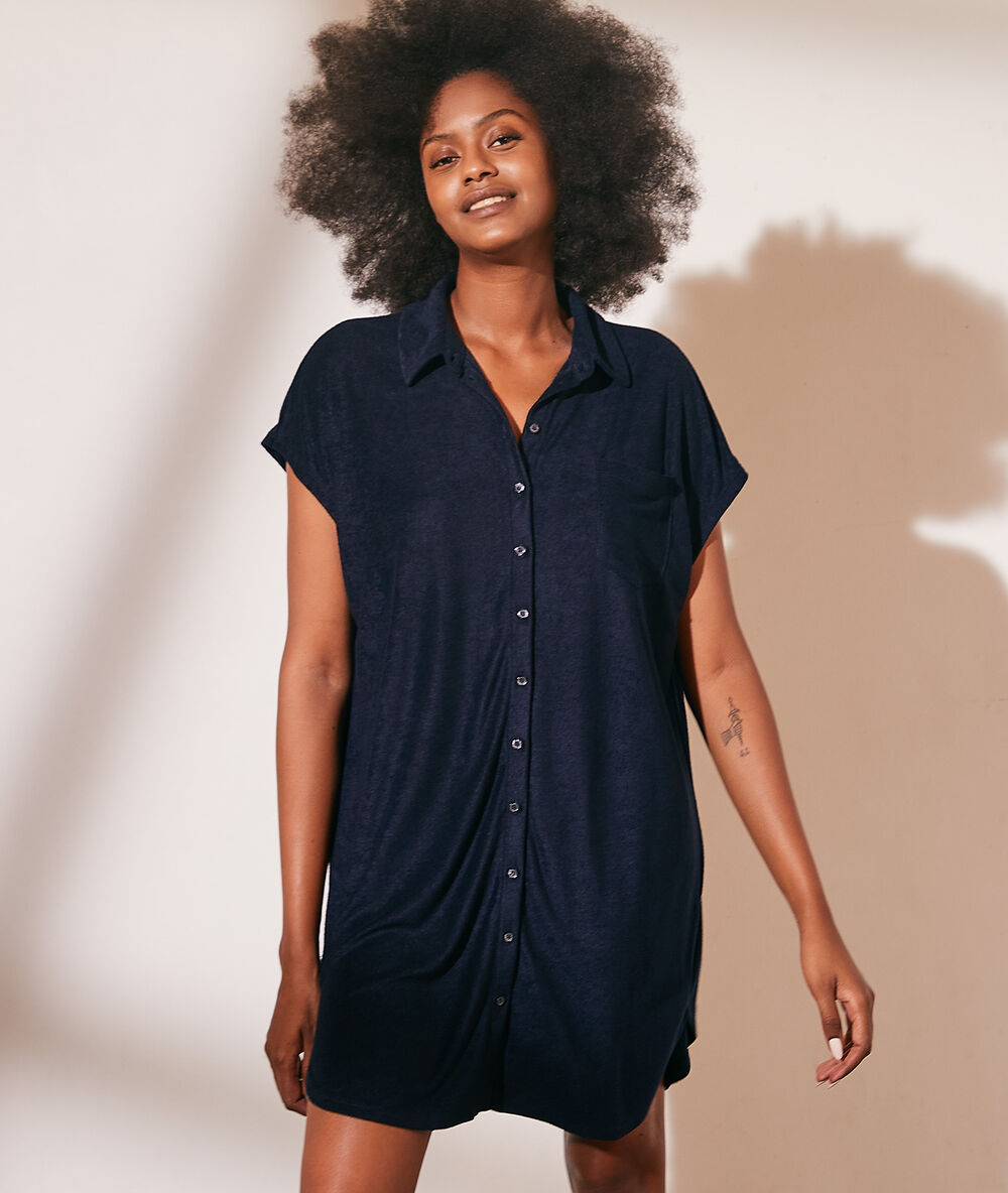 Robe chemise en velours éponge marine.