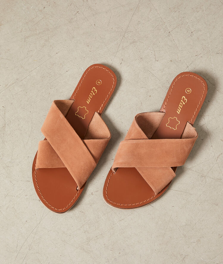 Sandales plates effet daim camel fonce.