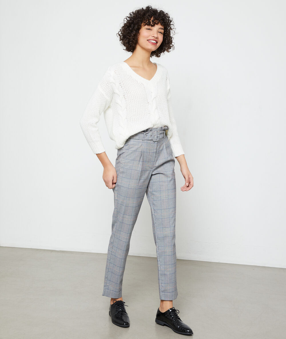 Pantalon carotte avec ceinture noir.