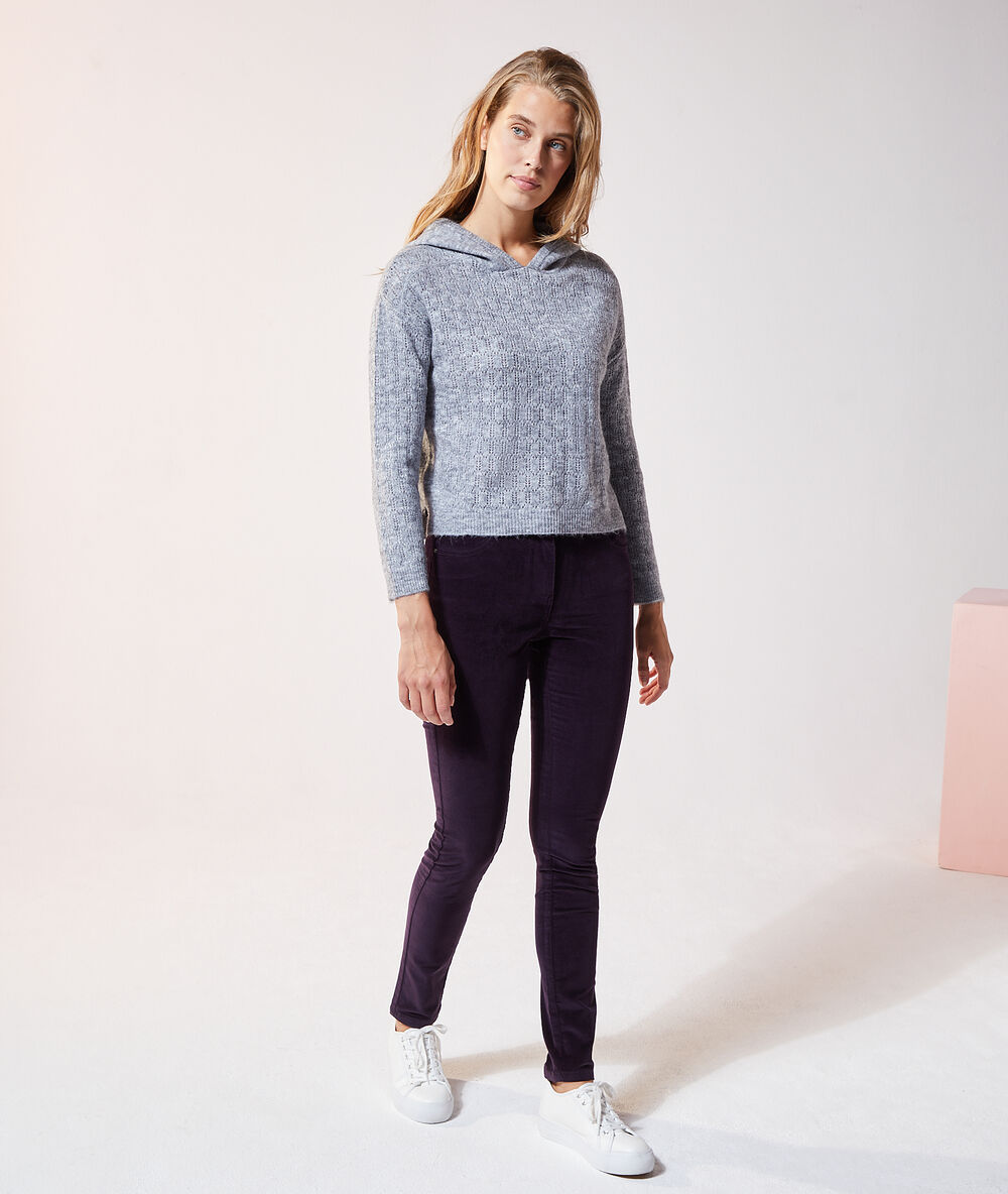 Pantalon en velours slim aubergine.