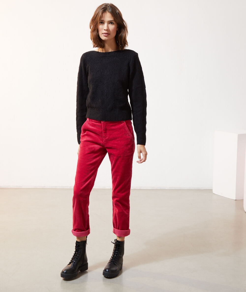 Pantalon en velours côtelé fuschia.