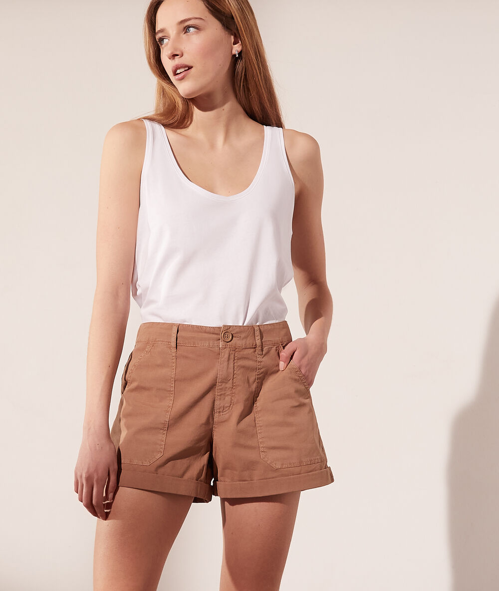 Short chino camel.