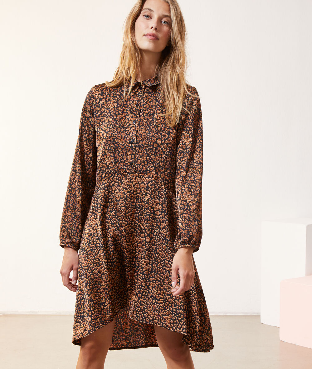 Robe chemise longue imprimé noir.
