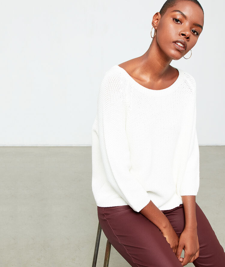 Pull en grosse maille creme.