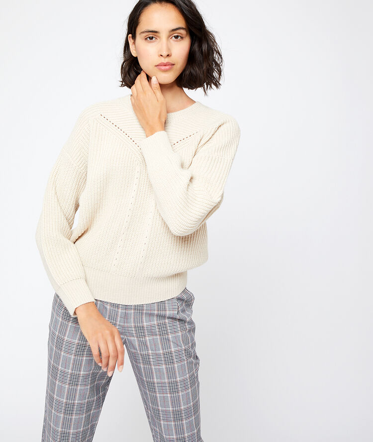 Pull en grosse maille grege.