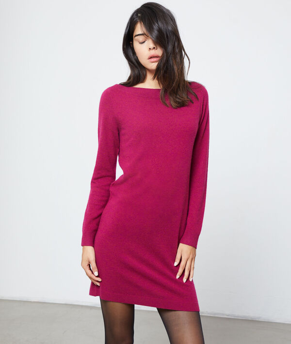 Robe pull en cachemire pourpre.