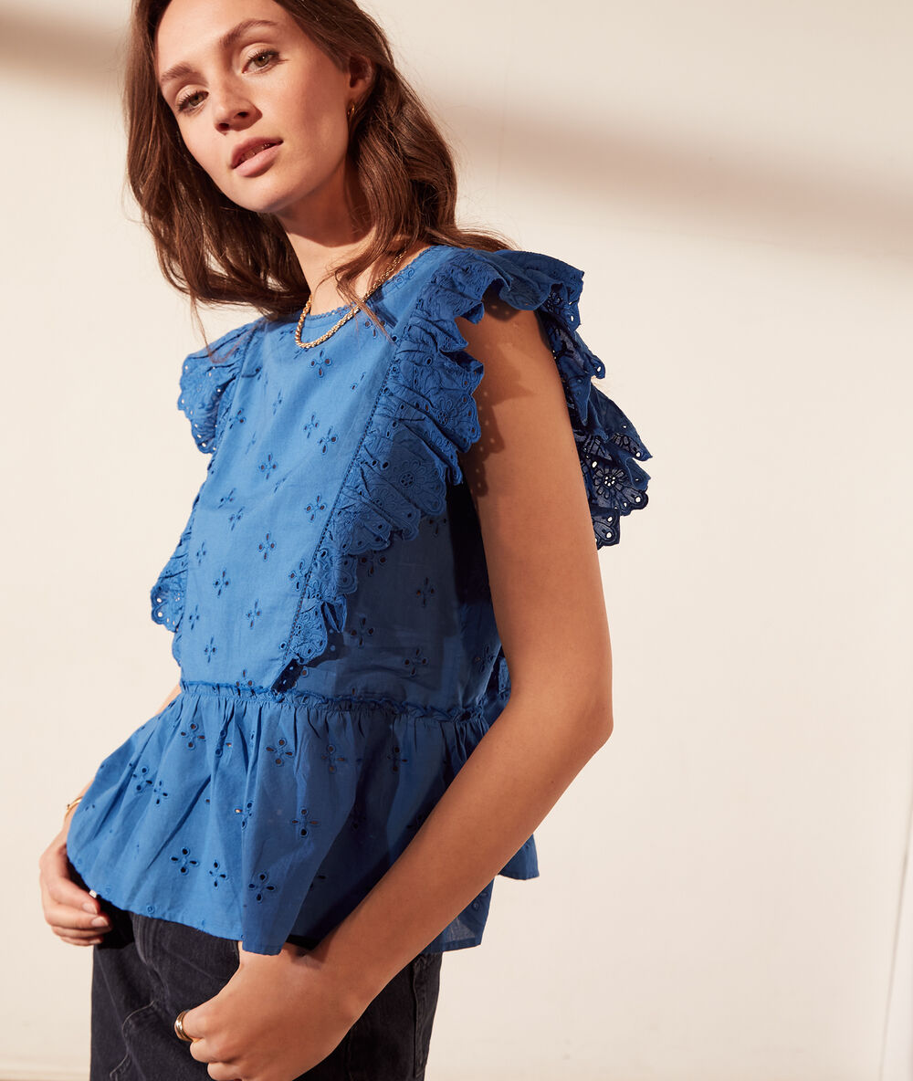 Top à volants avec broderie anglaise bleu roi.