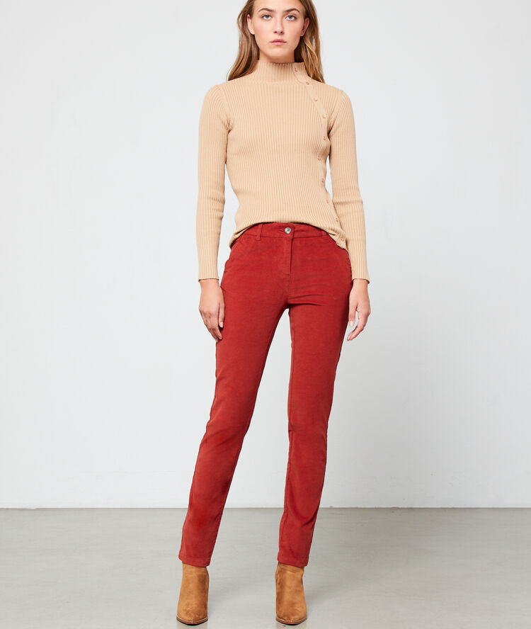 Pantalon slim en velours rouille.