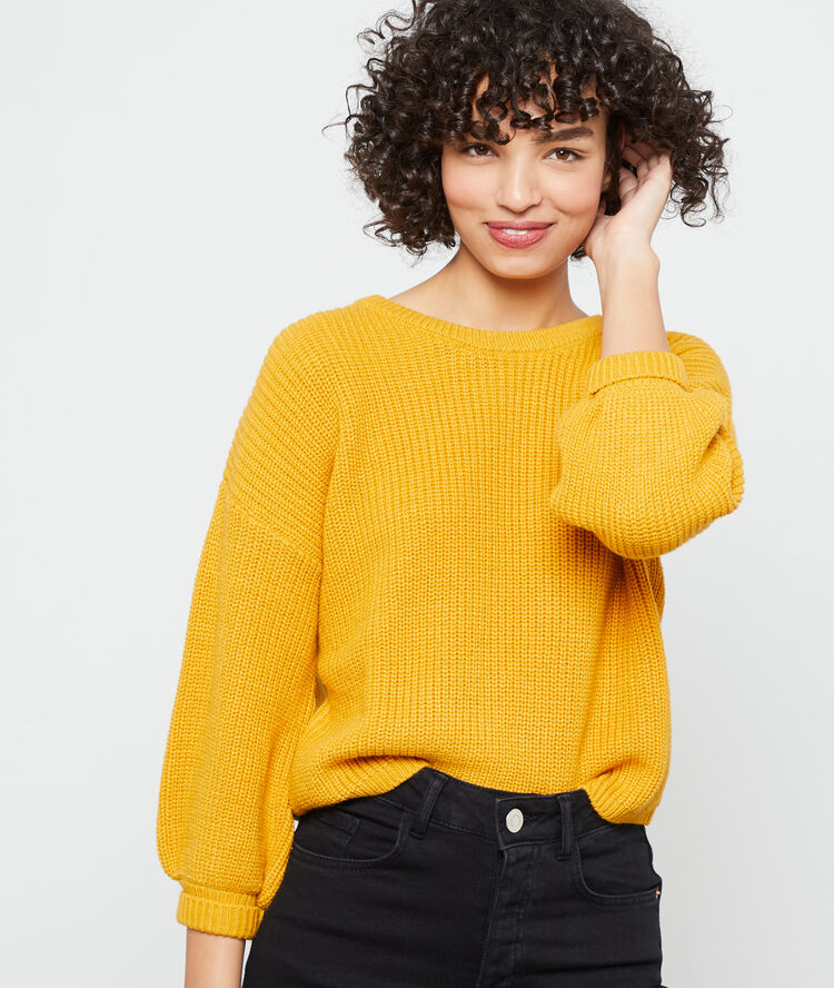 Pull en grosse maille curry.