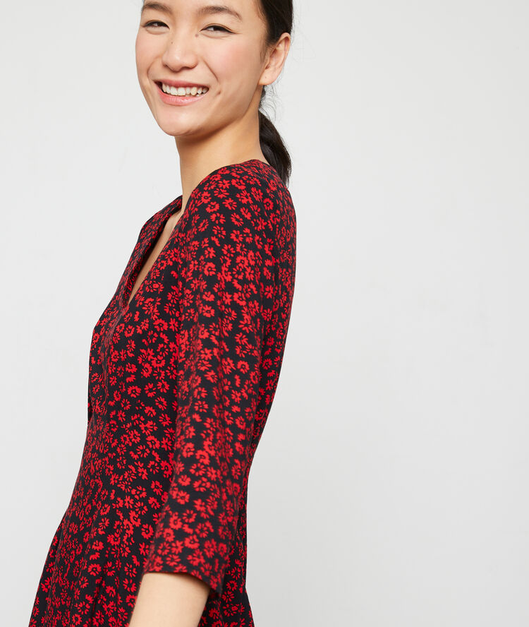 Robe à imprimé floral noir.