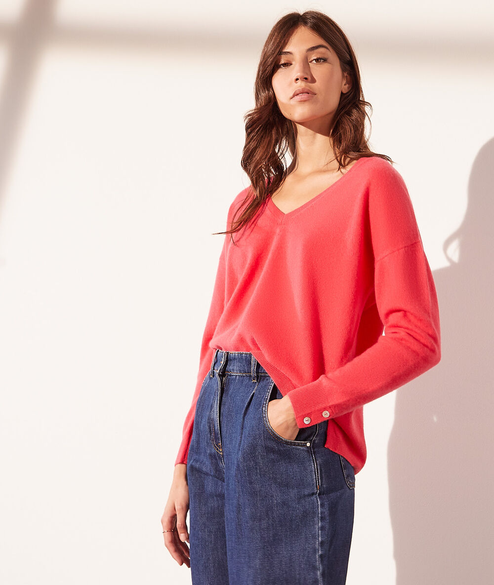 Pull col v en cachemire peach.