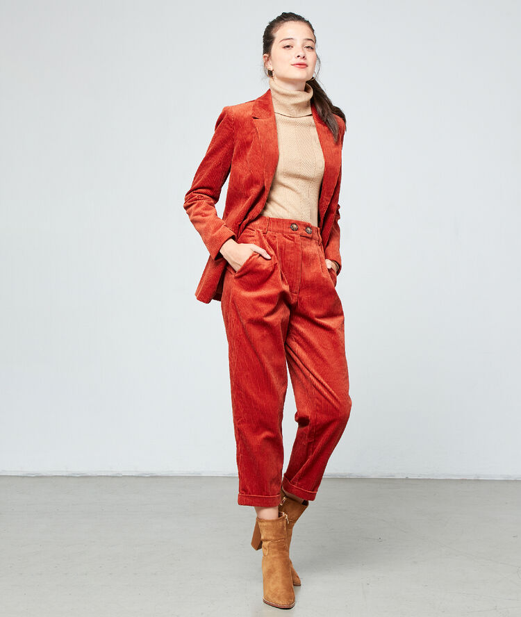 Veste de tailleur en velours côtelé rouille.