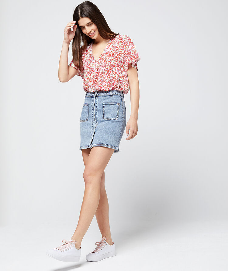 Blouse à imprimé fleuri carmin.