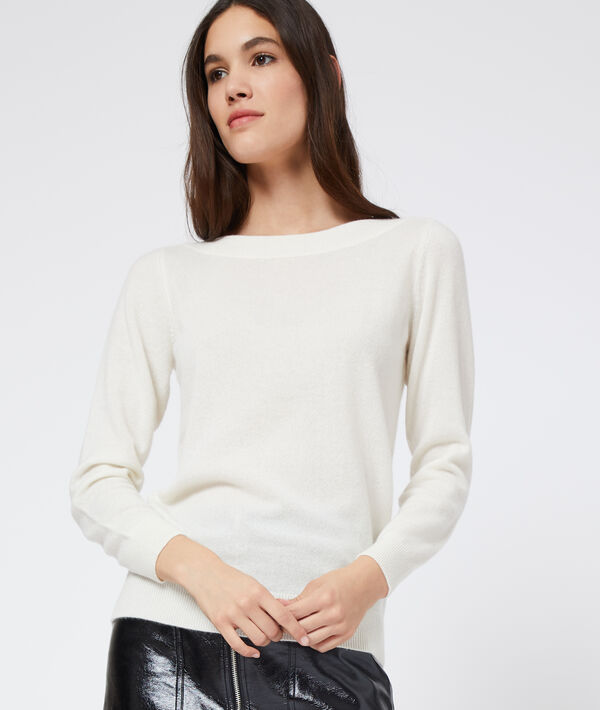 Pull col bateau en cachemire ecru.