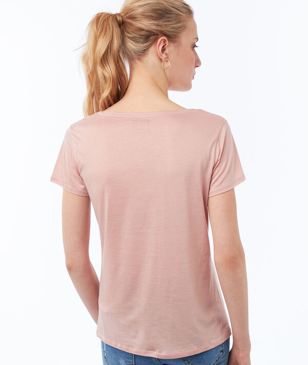 T-shirt uni col v rose pâle.