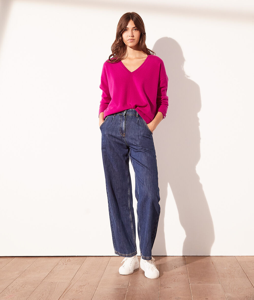 Pull col v en cachemire violet.