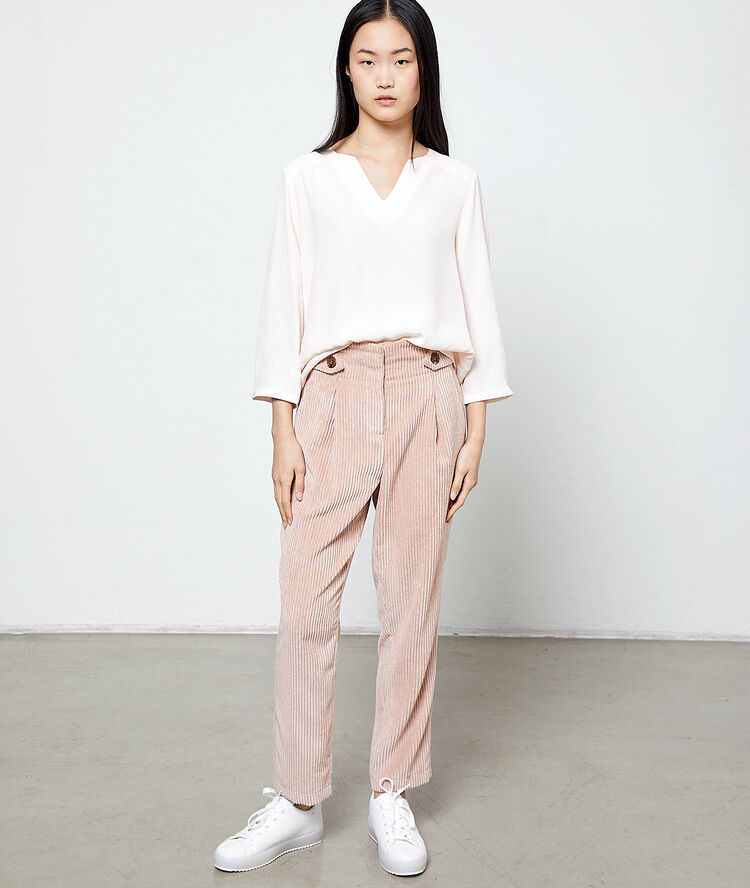 Blouse unie nude.