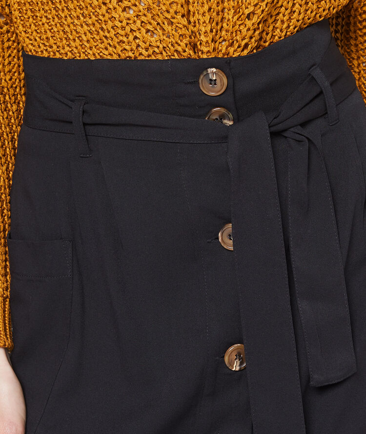 Jupe midi boutonnée noir.