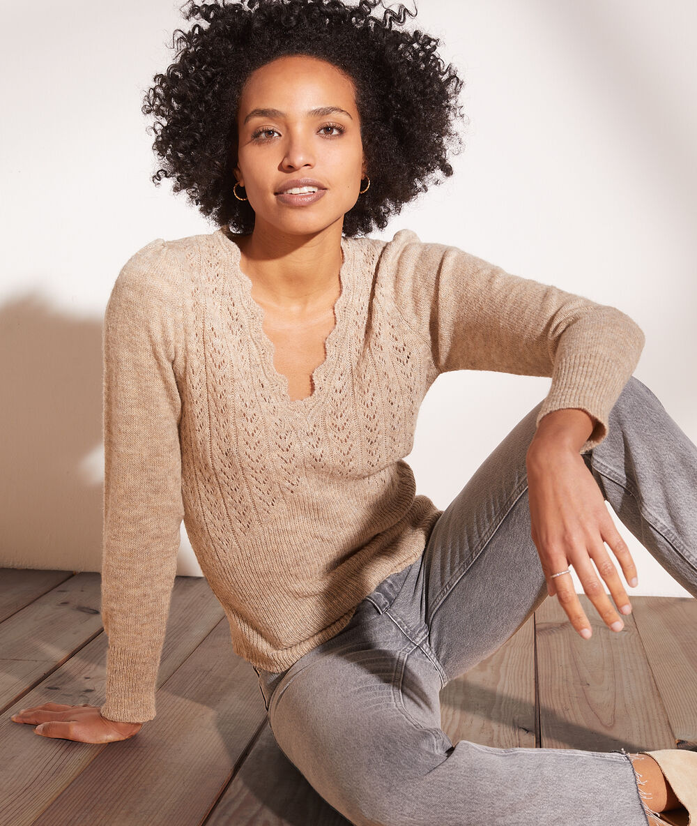 Pull pointelle col v sable.