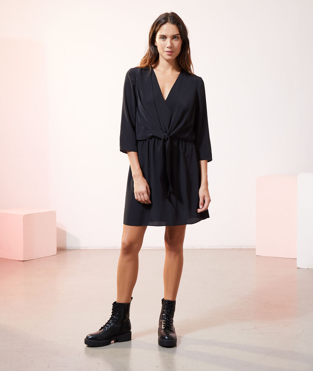 Robe nouée noir.