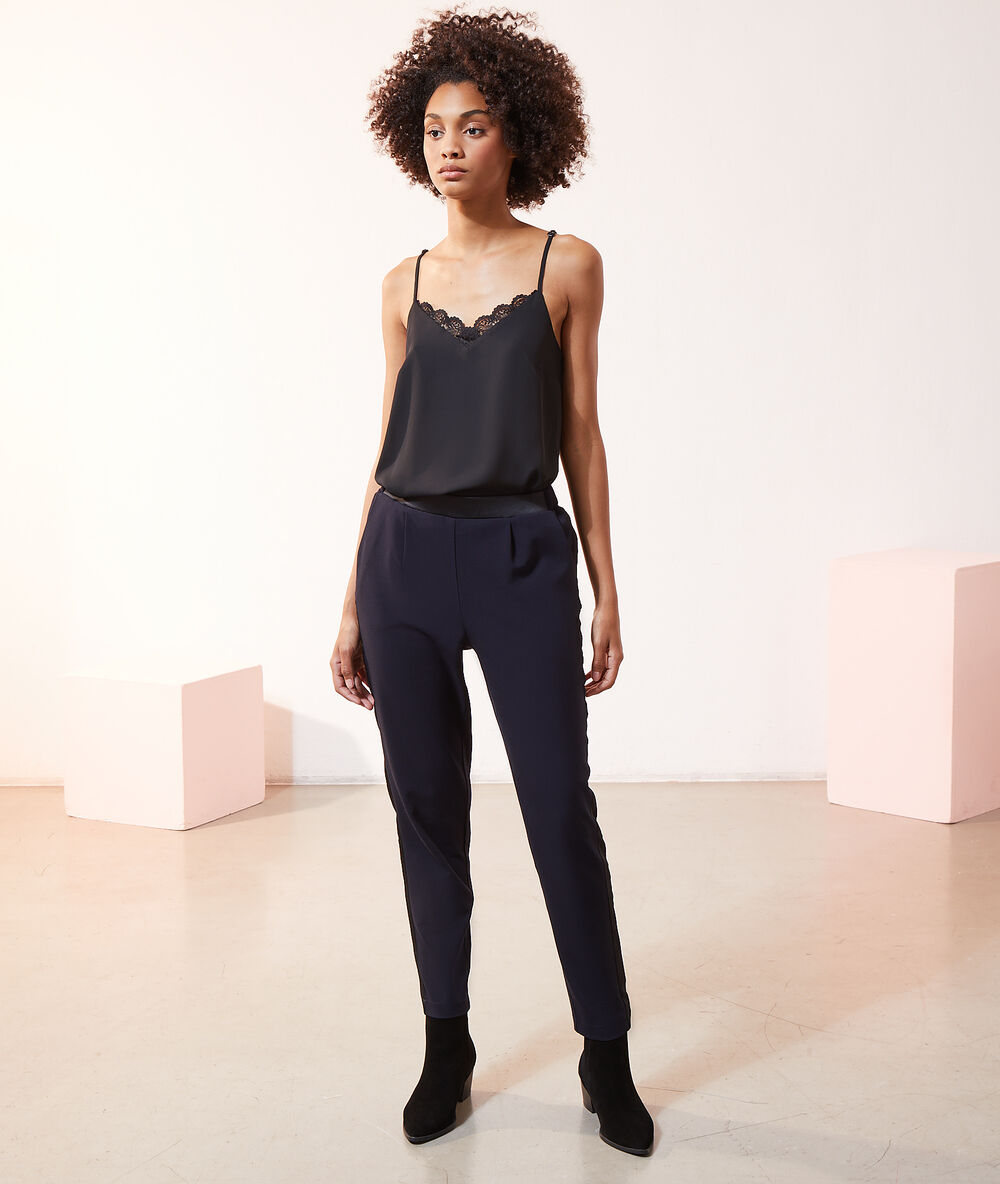 Pantalon slim côtés satinés marine.