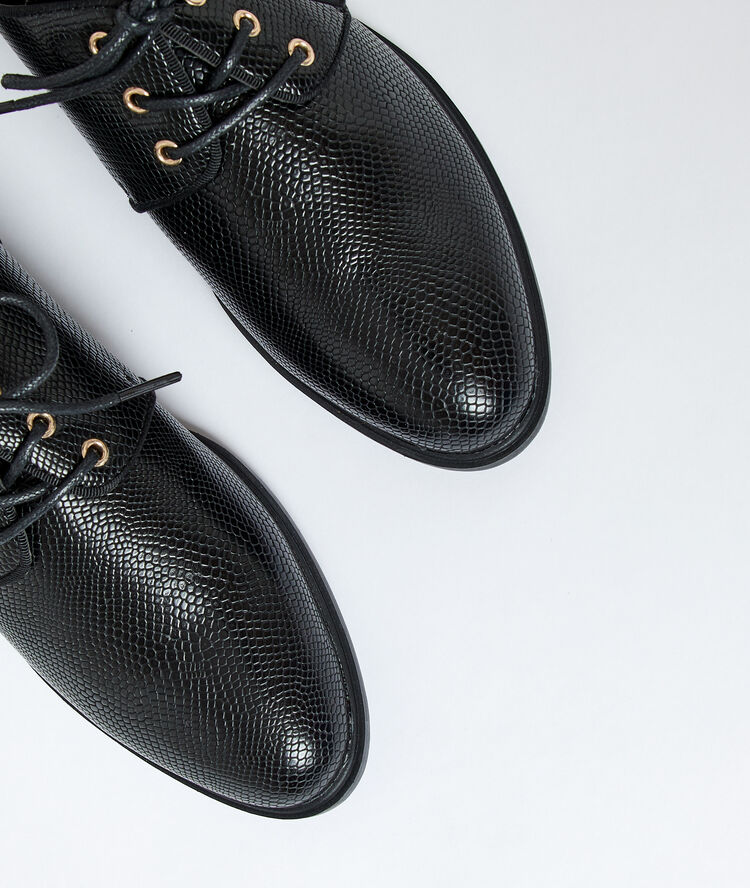Derbies effet écailles noir.