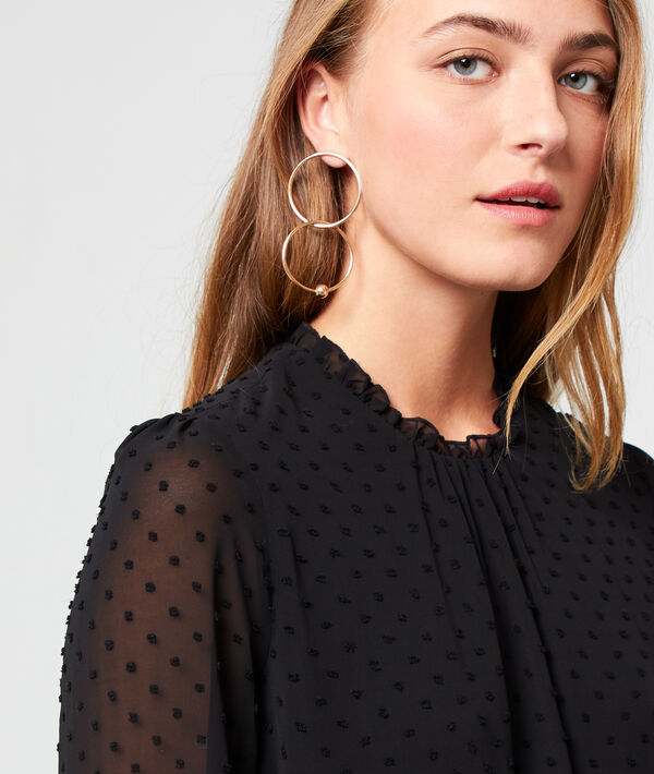 Robe doublée en plumetis noir.