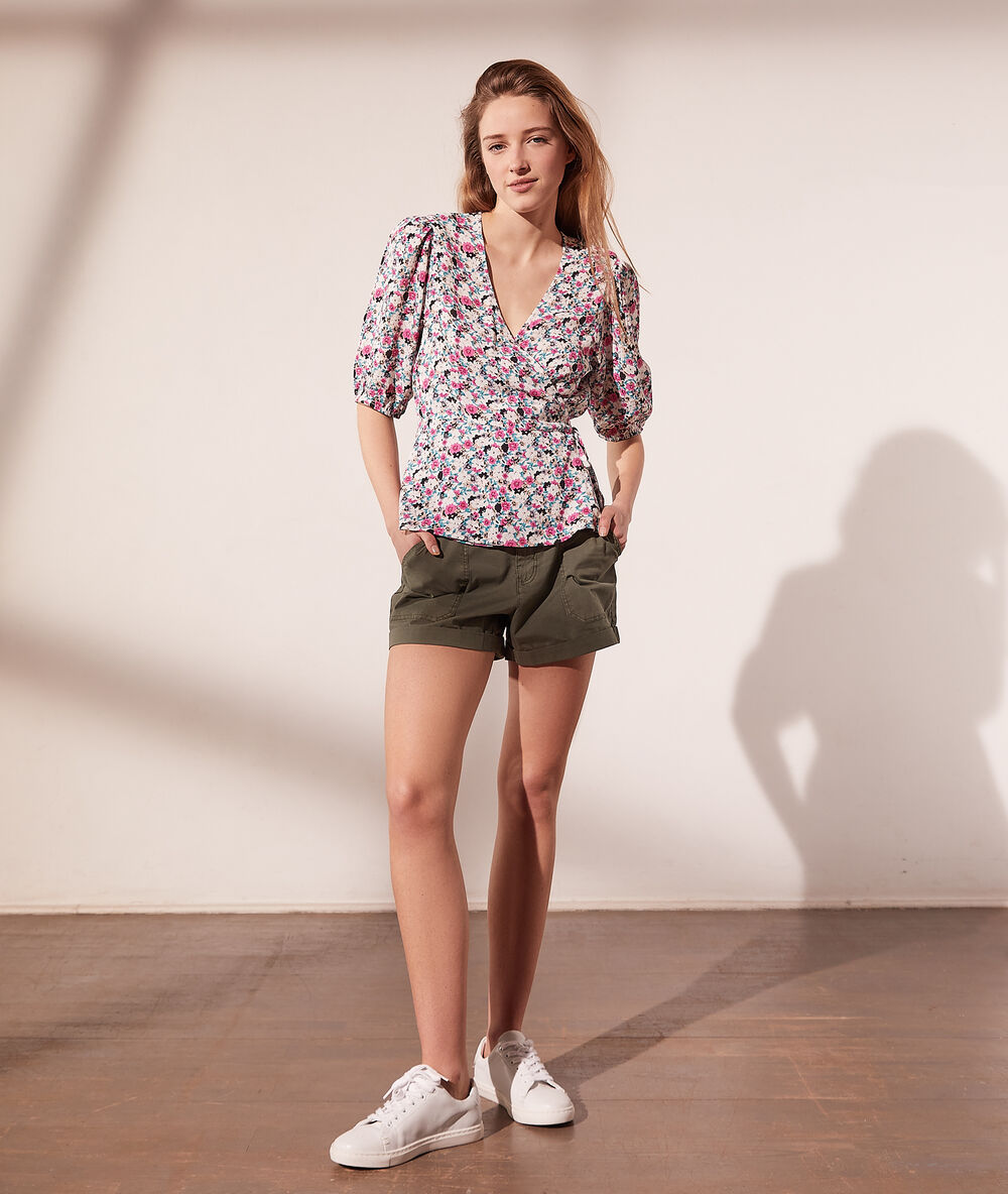 Top cache-cœur imprimé fleuri beige.