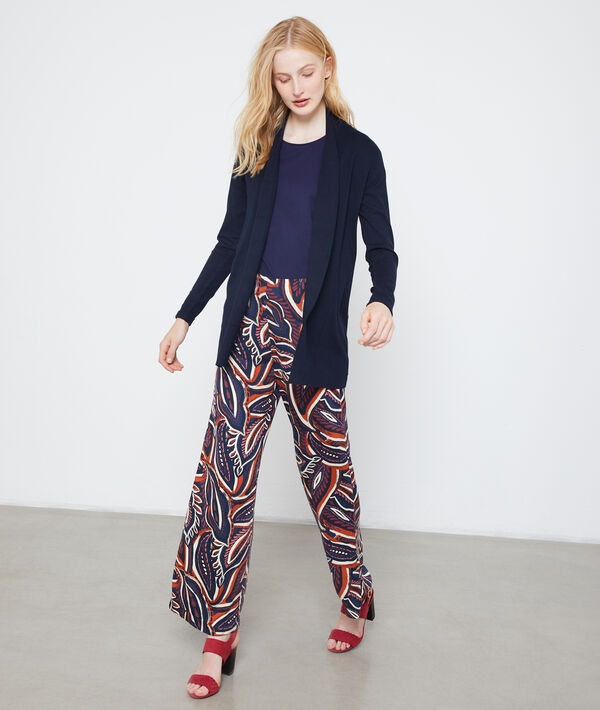 Gilet col chale en maille fine marine.