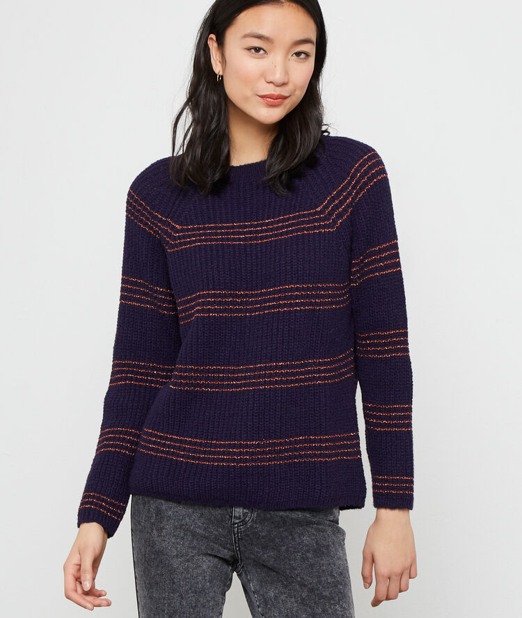 Pull rayé à fils métallisés marine.