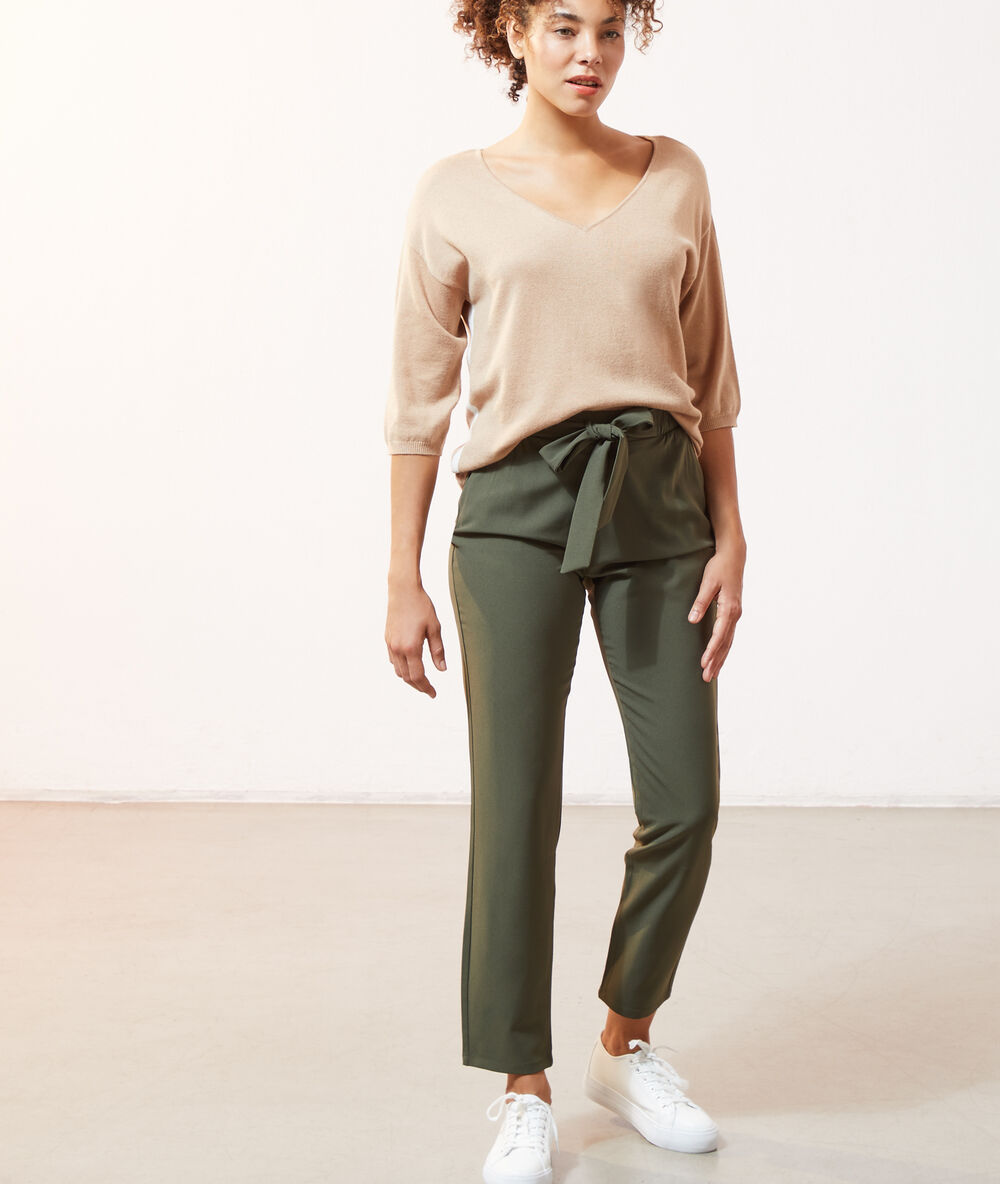 Pantalon carotte à nouer kaki.