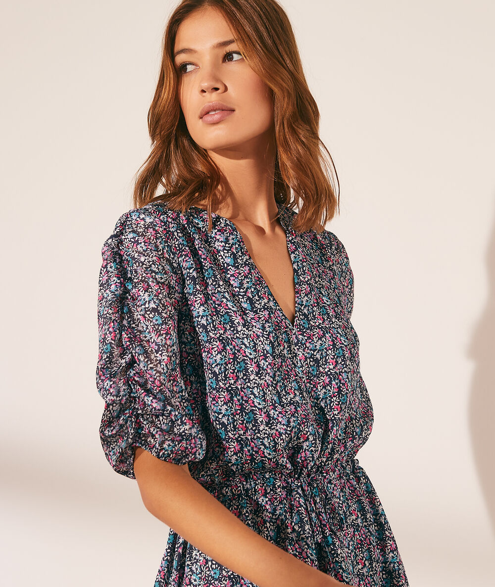 Robe imprimé fleuri à manches ballon bleu.