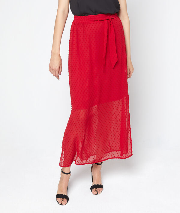 Jupe longue en plumetis rouge.