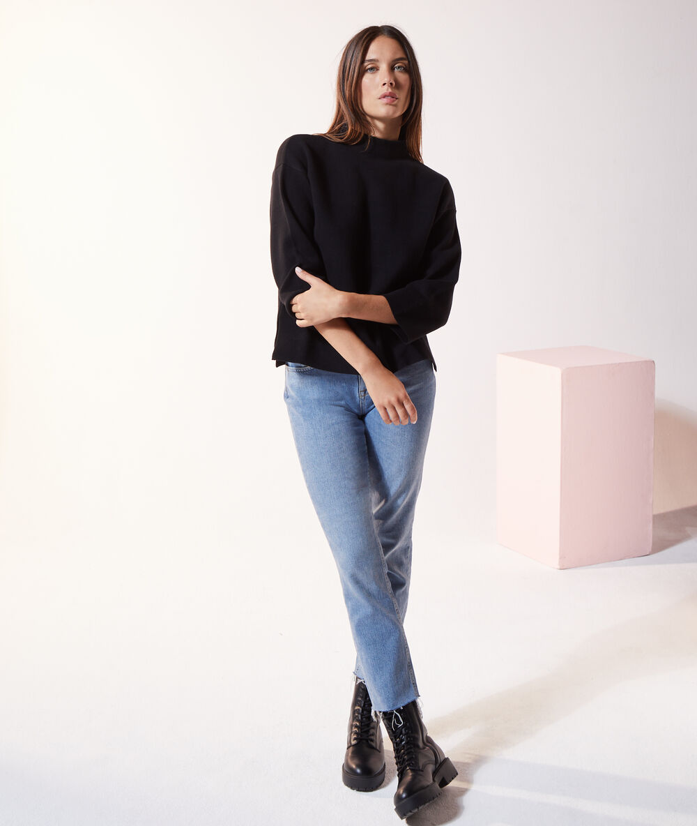 Pull col montant noir.