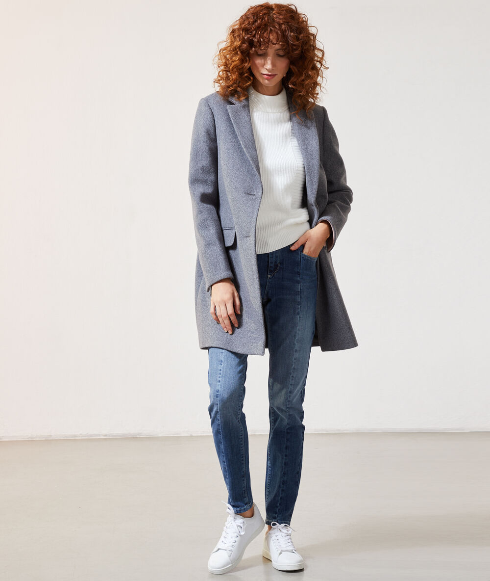 Pull col montant ecru.
