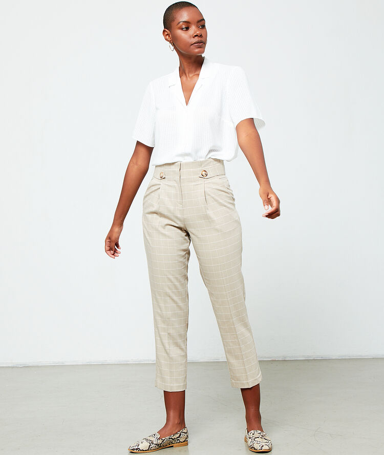 Pantalon carotte à pince beige rose.