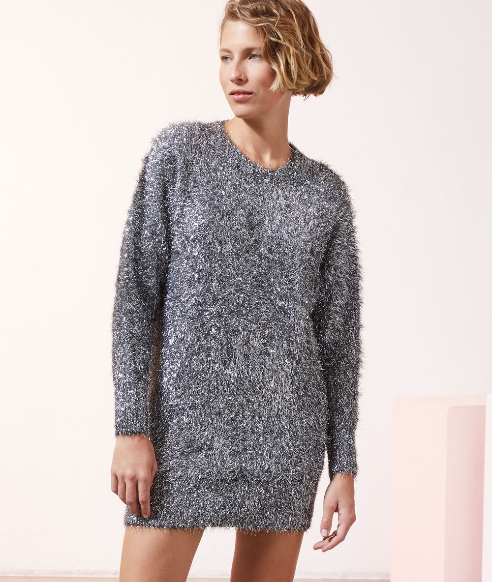 Robe pull, maille métallisée argent.