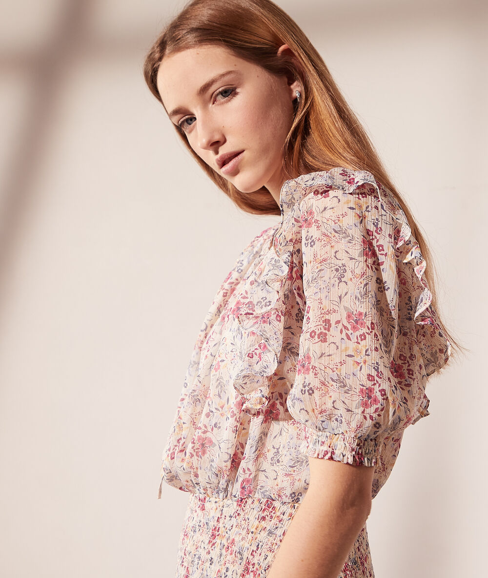 Robe smockée imprimé fleuri ecru.