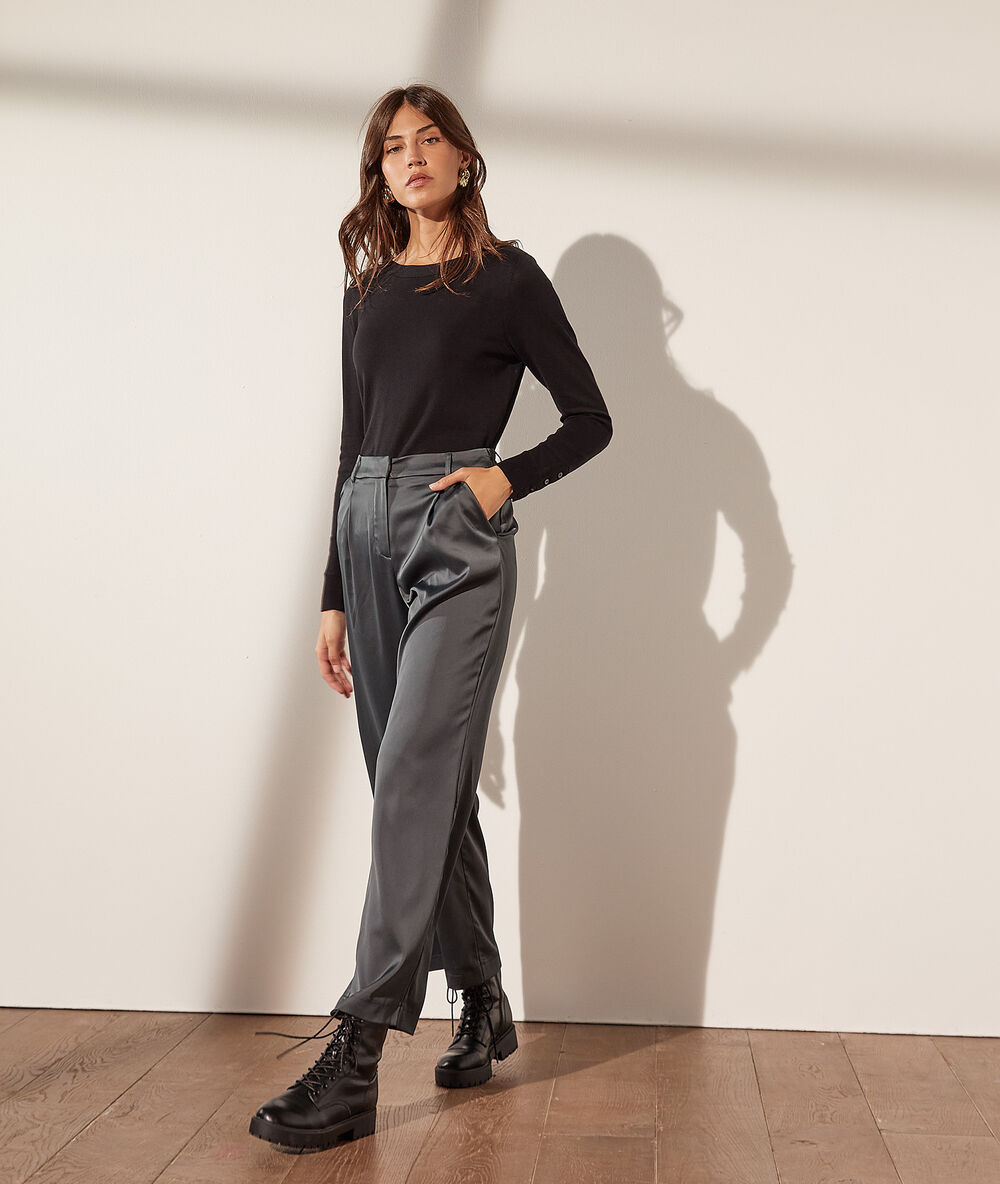 Pull col bateau noir.