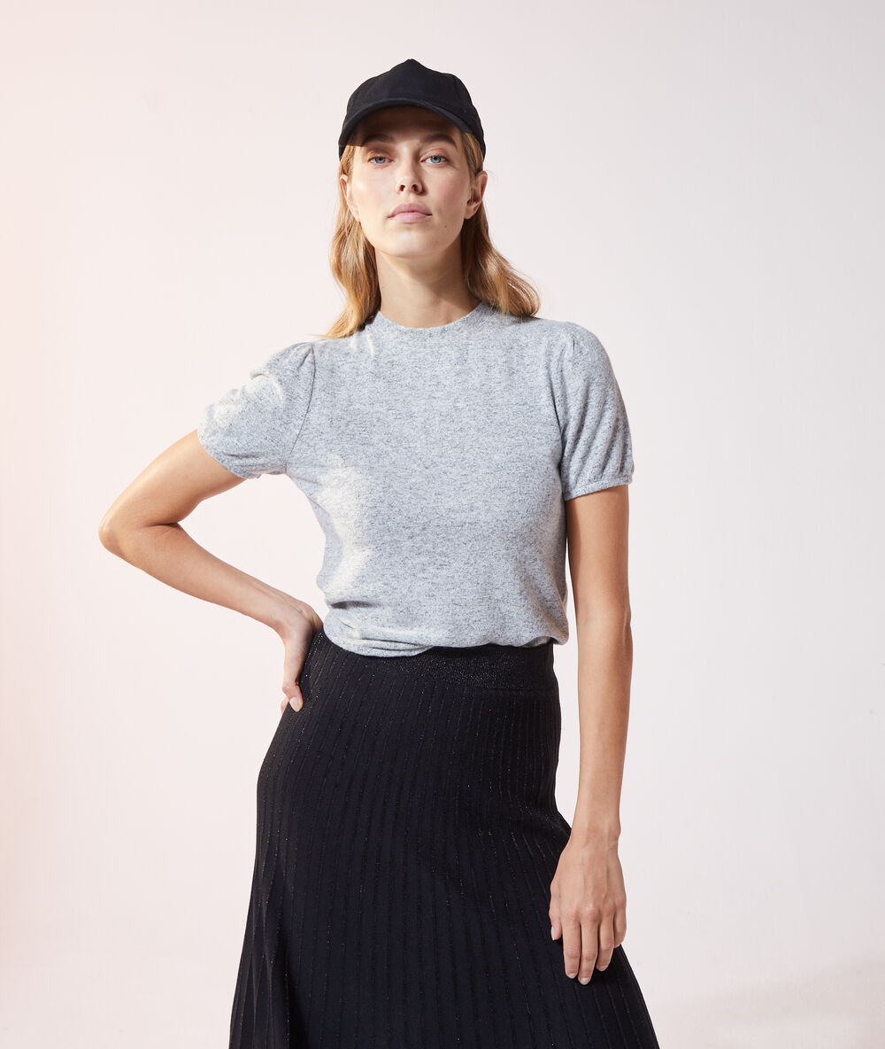 T-shirt en maille fine gris chine clair.