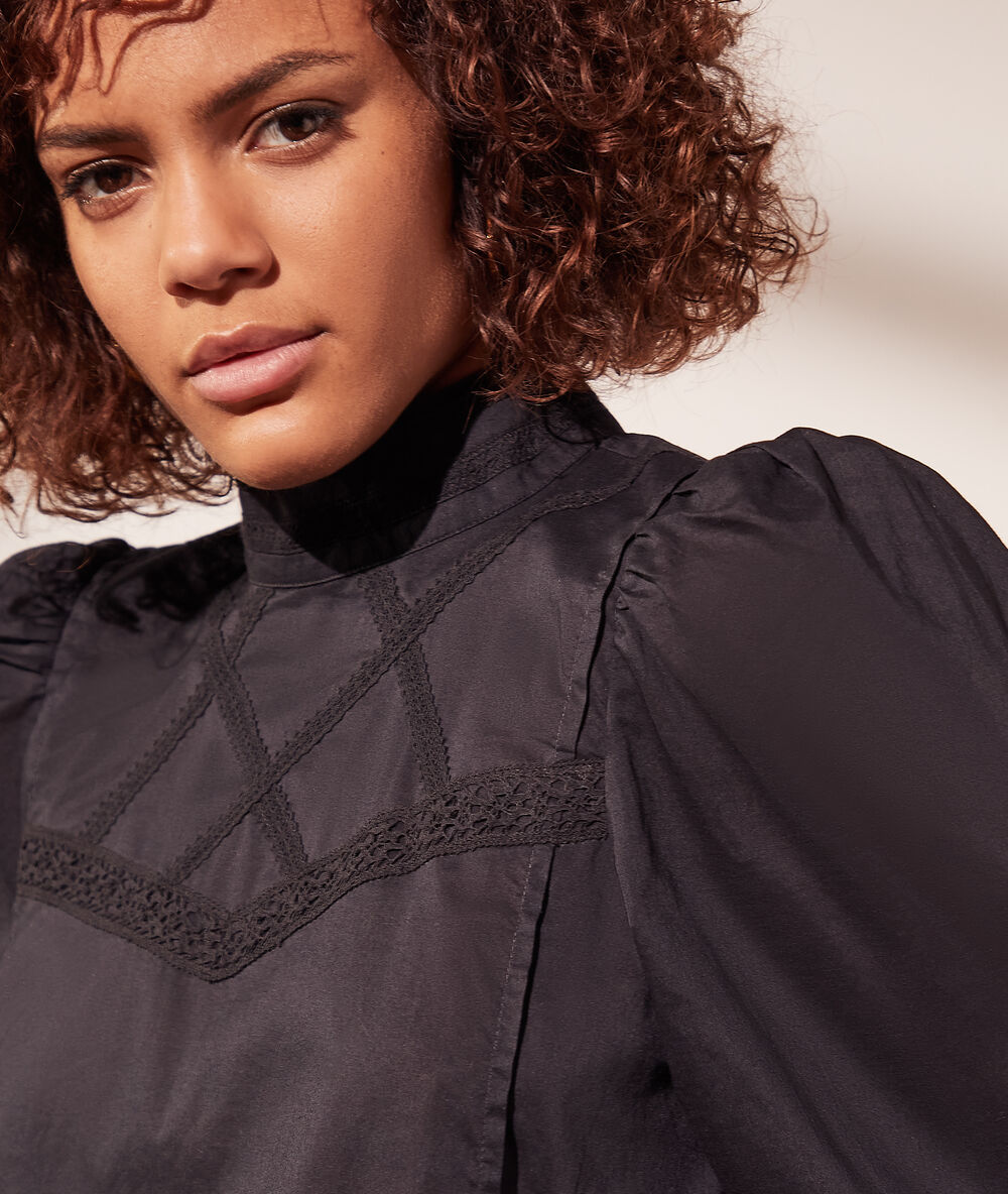 Blouse manches ballon noir.