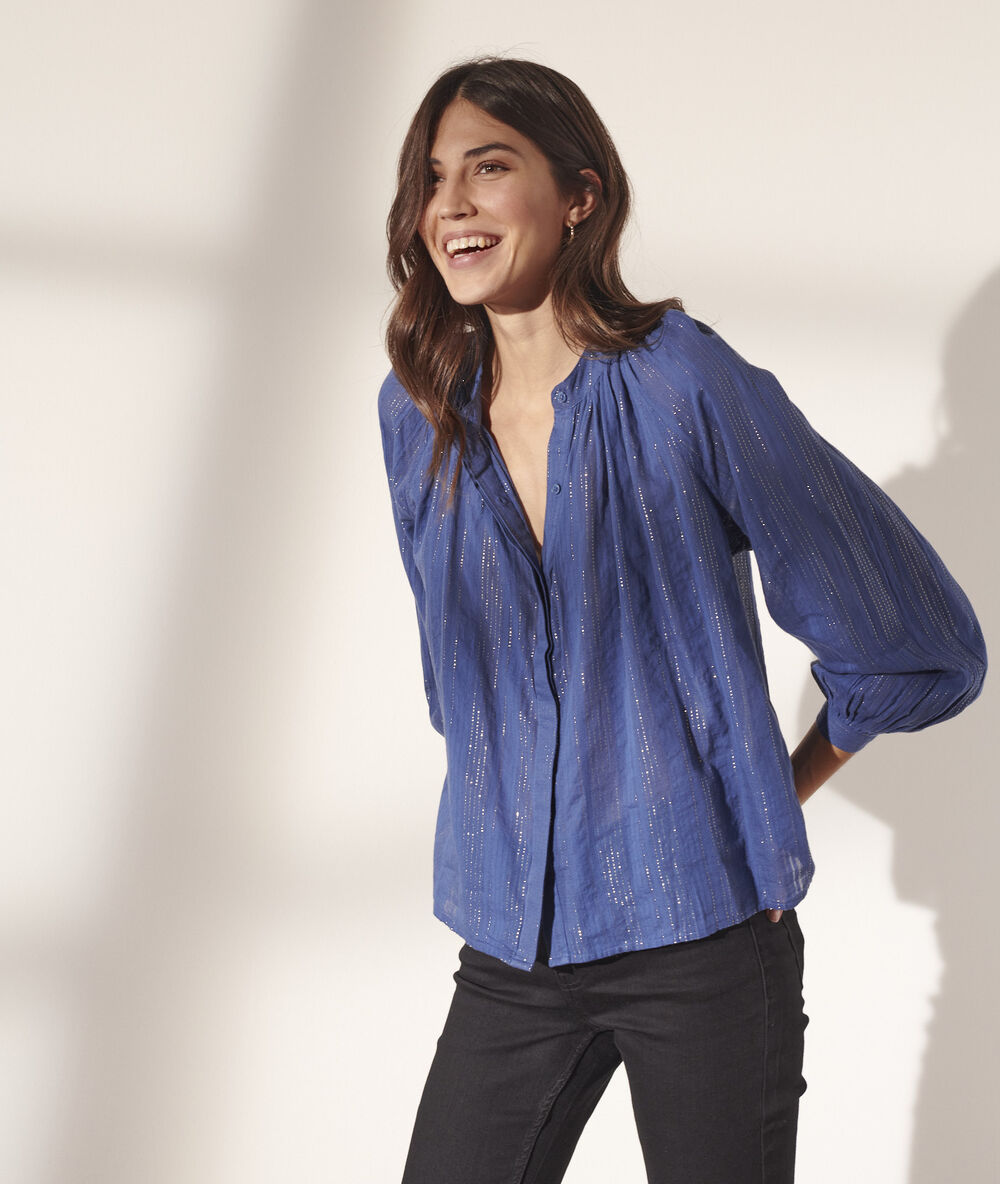 Blouse à rayures métallisées bleu ardoise.