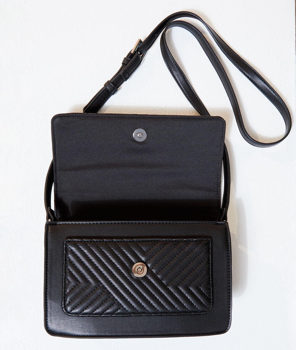 Sac besace matelassé noir.