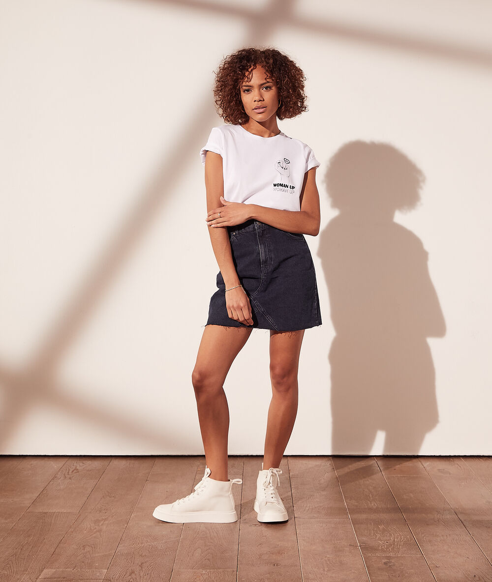 T-shirt "woman up" blanc.