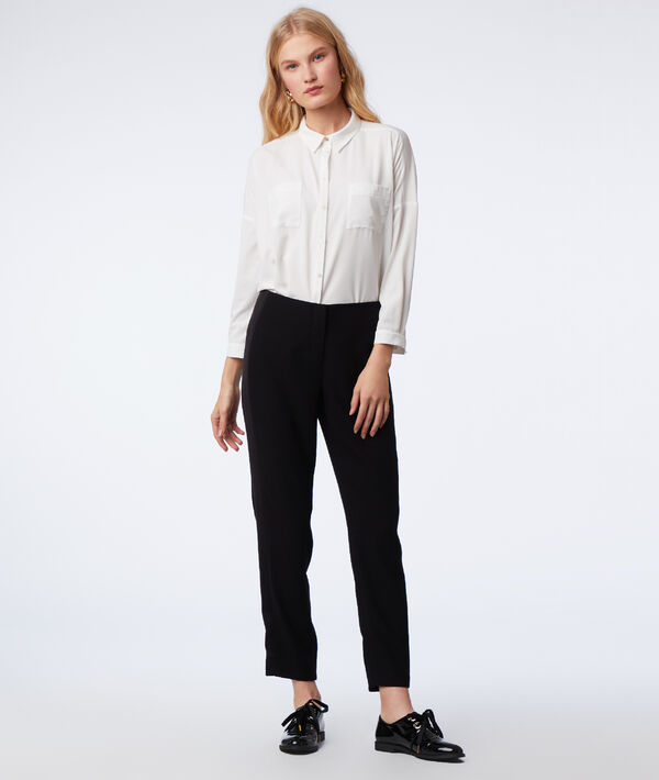Pantalon de smoking noir.