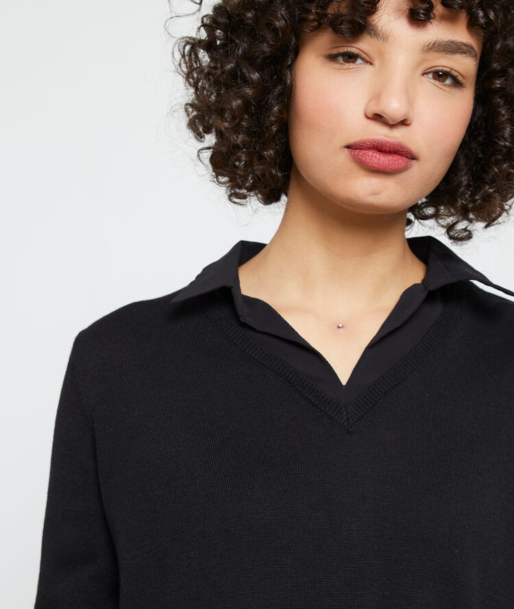 Pull en maille fine à col v noir.
