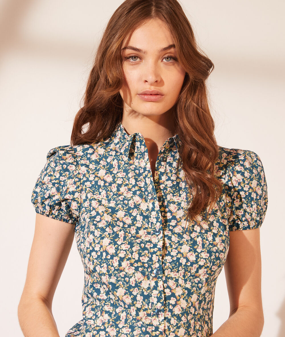 Robe chemise imprimé fleuri bleu roi.