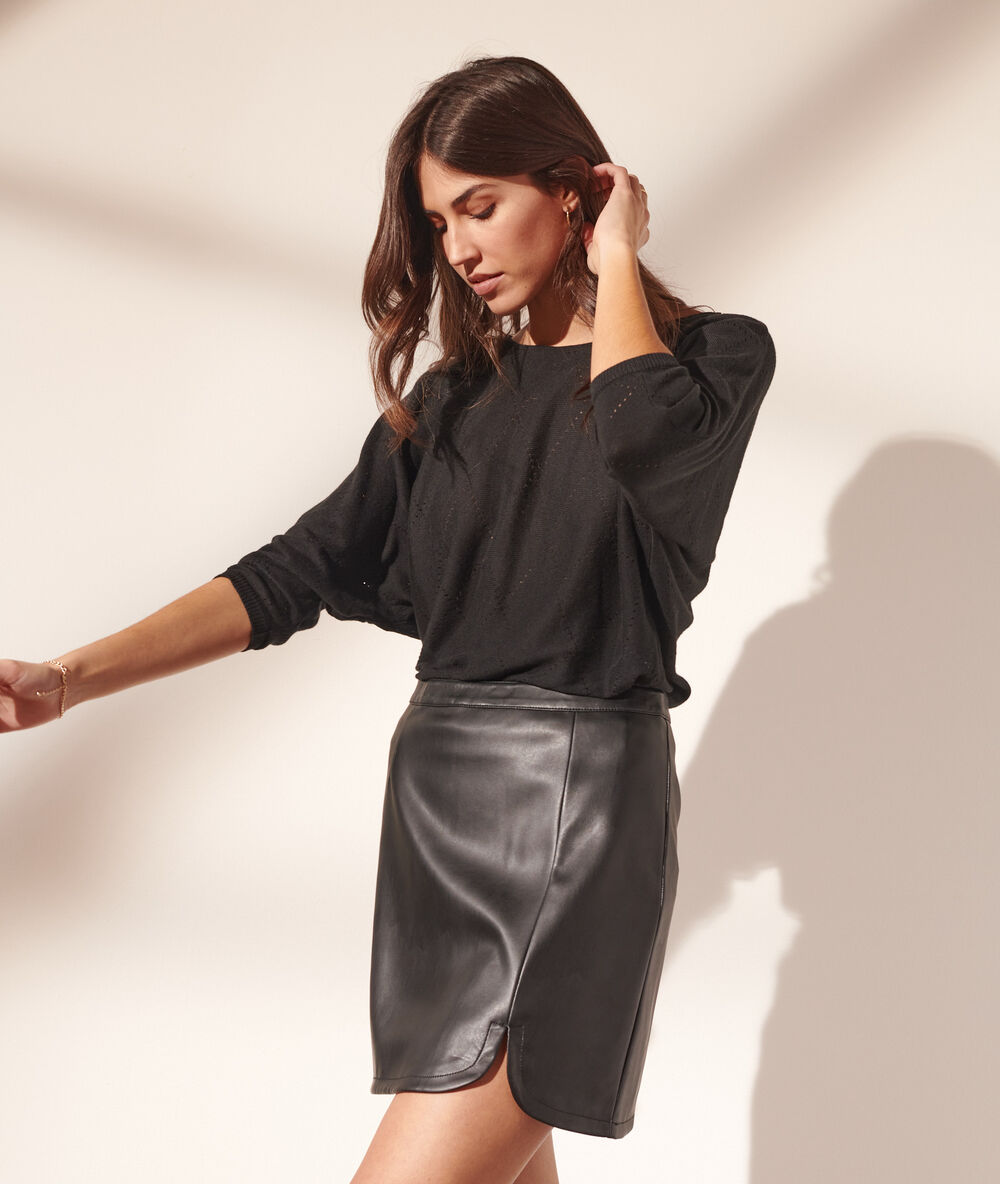 Pull dos croisé noir.